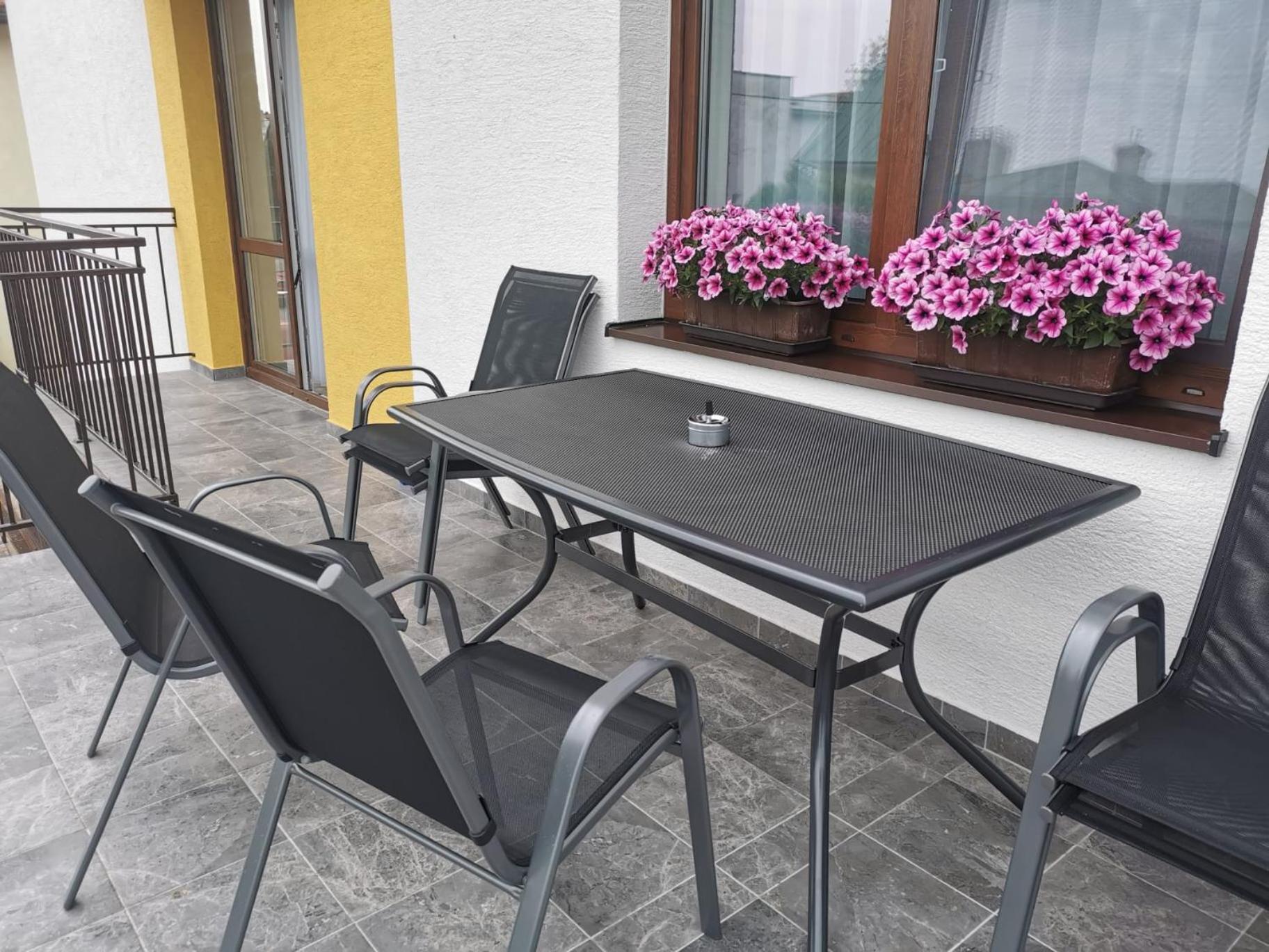 Comenius Apartments - Apartmány na rohu Svidnik Exterior foto