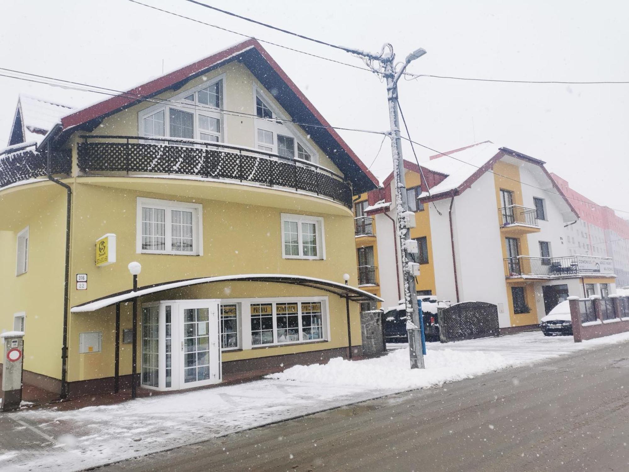 Comenius Apartments - Apartmány na rohu Svidnik Exterior foto
